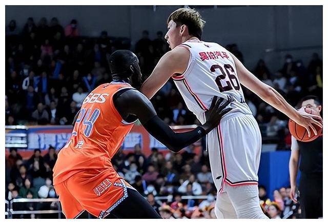 中东球队与东亚球队展开激烈对抗 中东球队与东亚球队展开激烈对抗