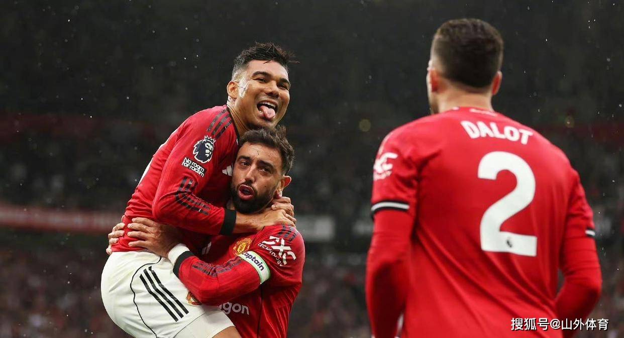 爱游戏APP-曼联主场擒英超领头羊，热刺上演豪取三分！