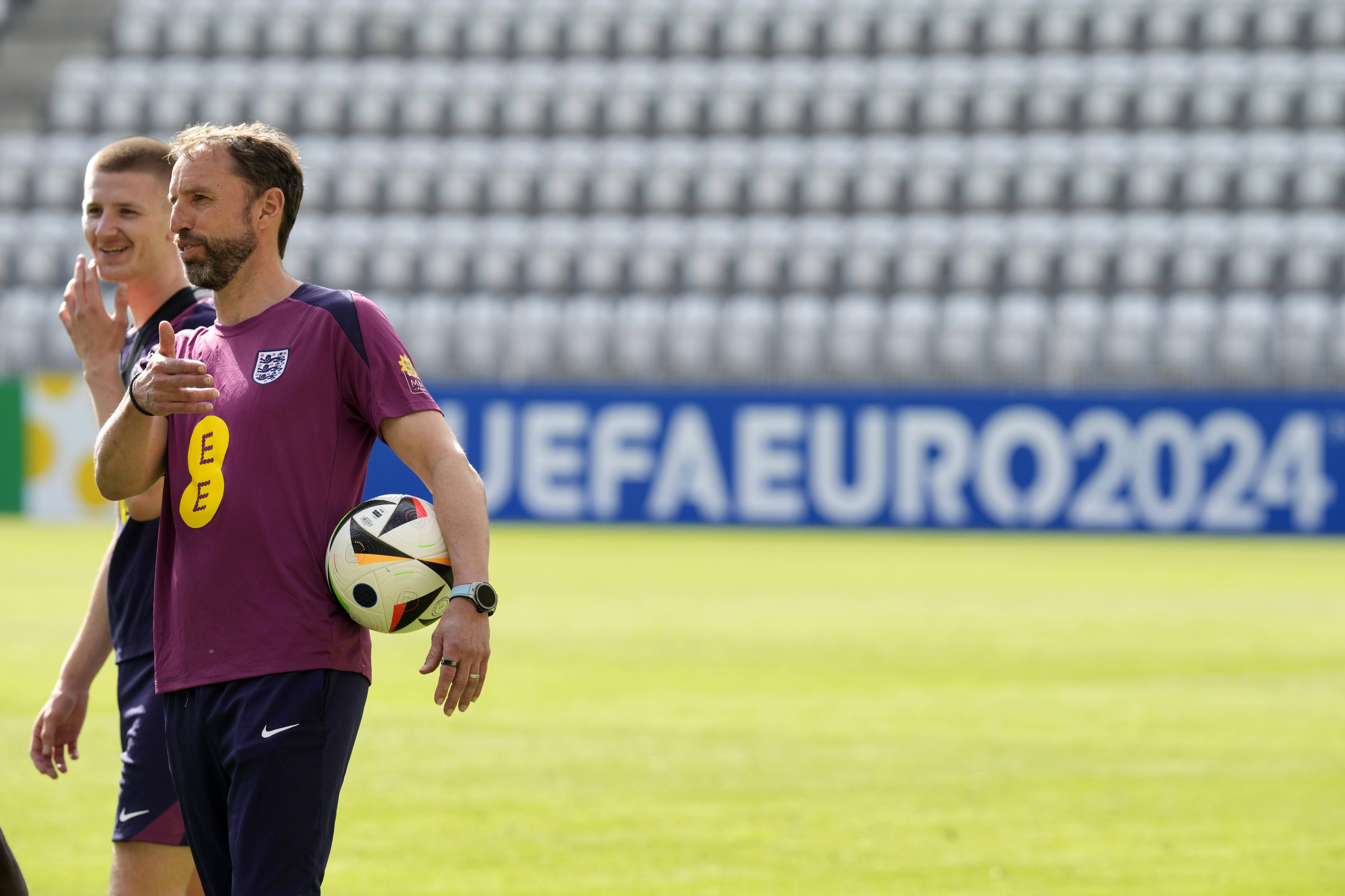 英格兰队在战斗中取胜,晋级欧洲赛事下一轮 英格兰队在战斗中取胜,晋级欧洲赛事下一轮