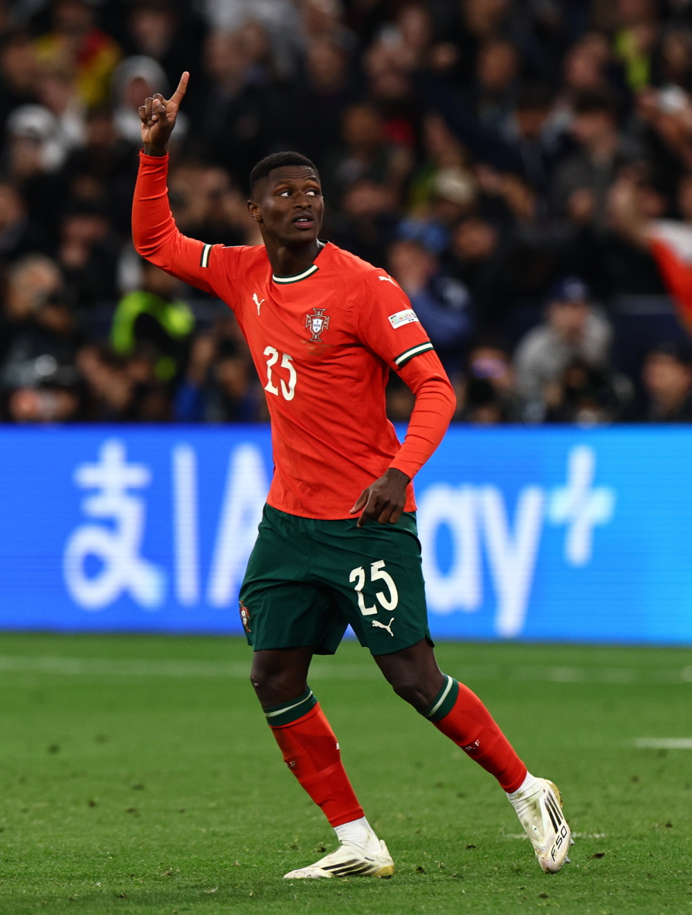 爱游戏-欧国联比赛即将落幕，球队冲击冠军之路