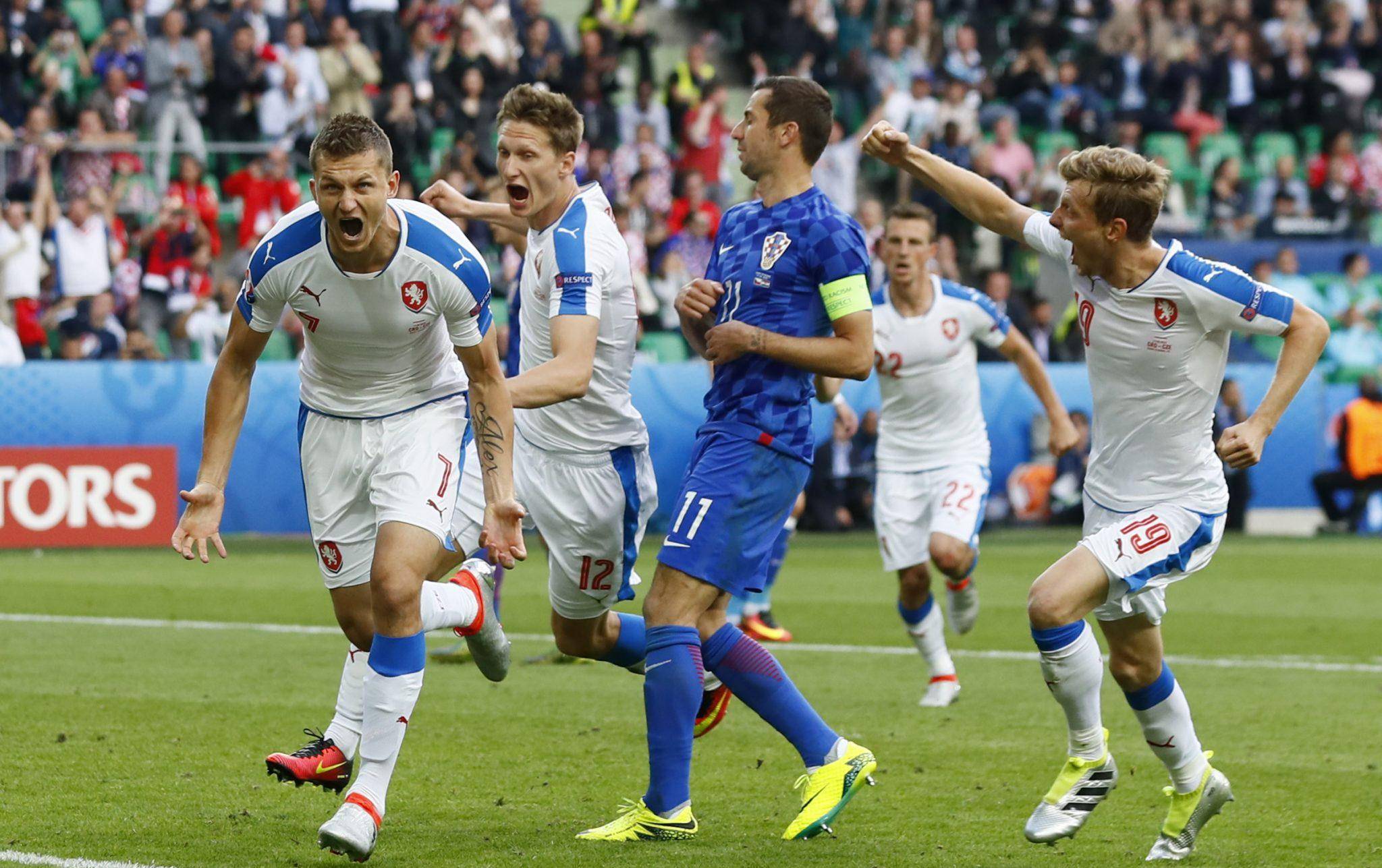 爱游戏中国-包含荷兰客场逼平瑞典，小组出线之路依旧坎坷的词条