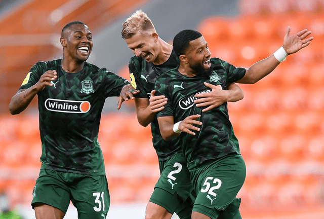 柏林赫塔队在对手头上夺冠，迈向胜利之路