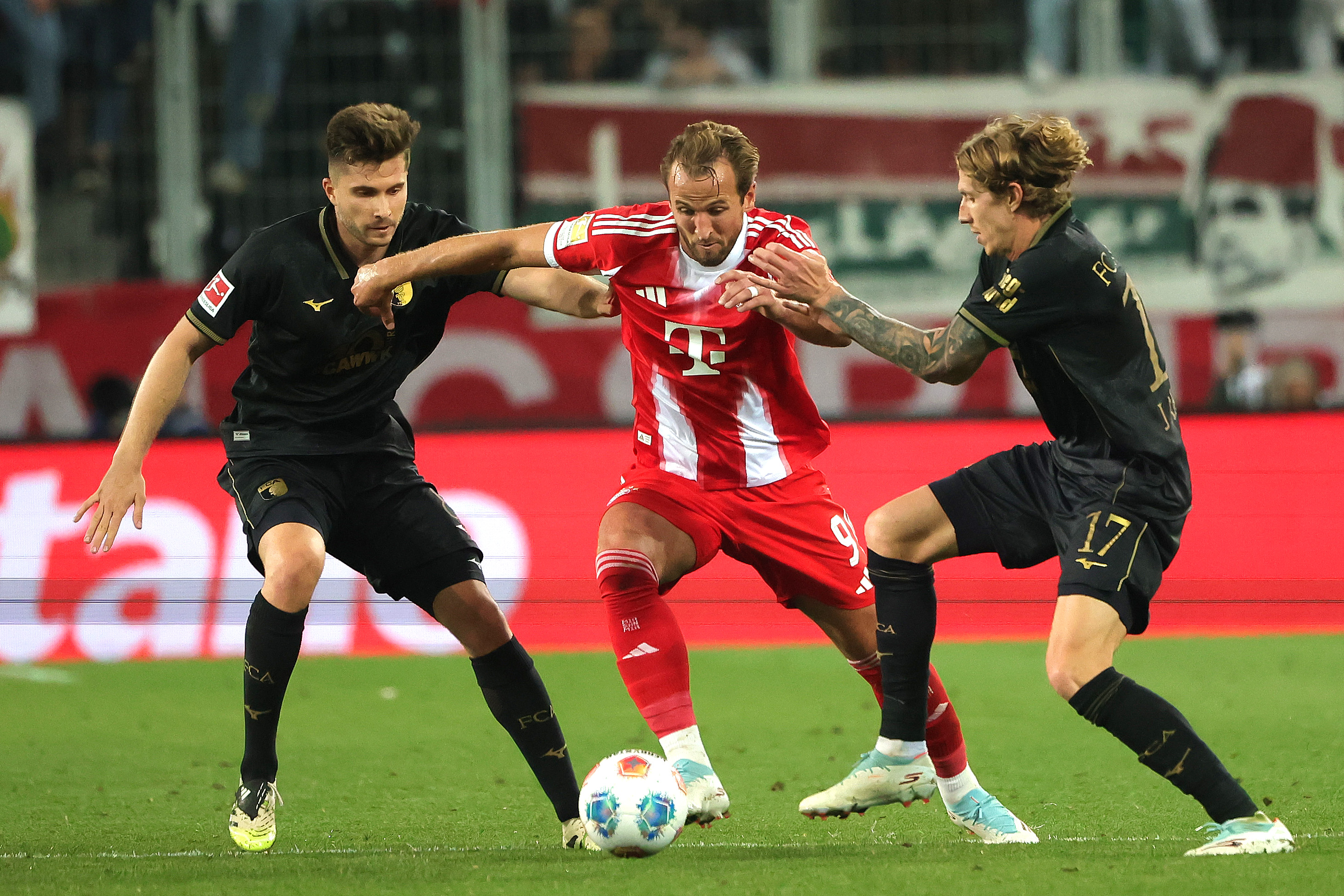 包含阿贾克斯-淘汰拜仁，晋级欧冠决赛的词条