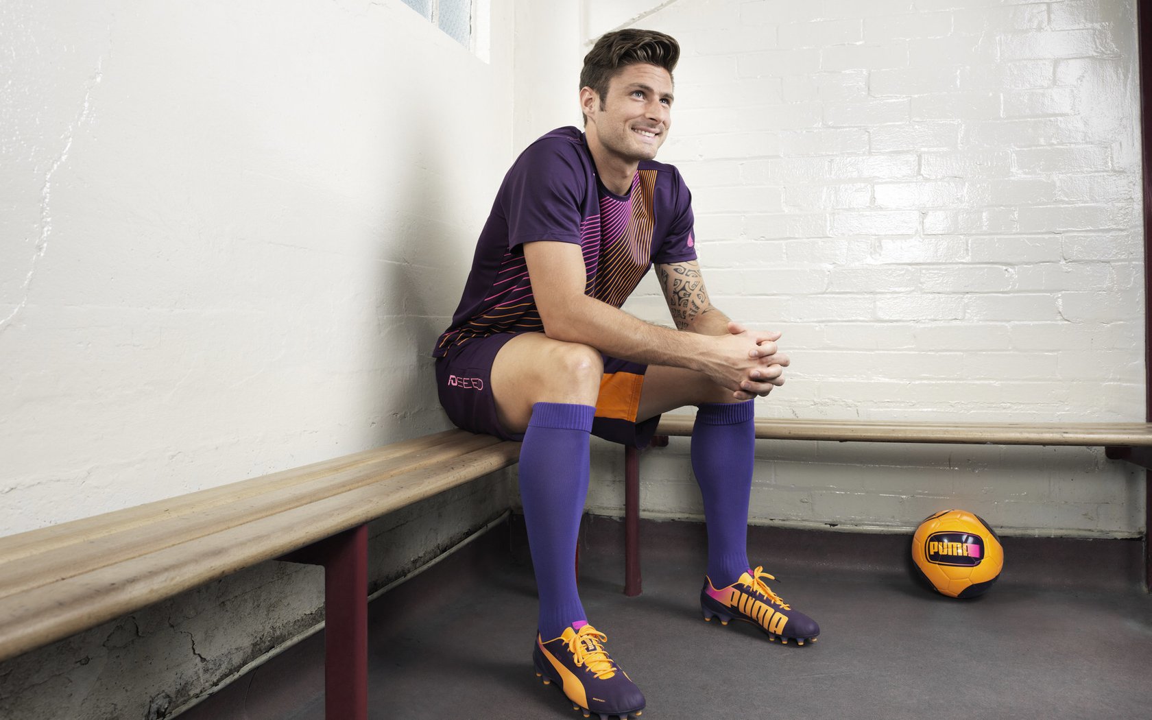 爱游戏体育-西决生死战焦点战，波兰血拼拜仁，一场定义荣耀的终极对决