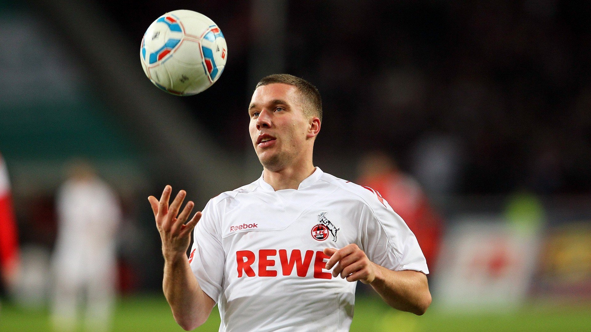 欧洲乒坛新格局，奥恰洛夫领衔波兰队横扫法国，技术流风暴席卷巴黎周期