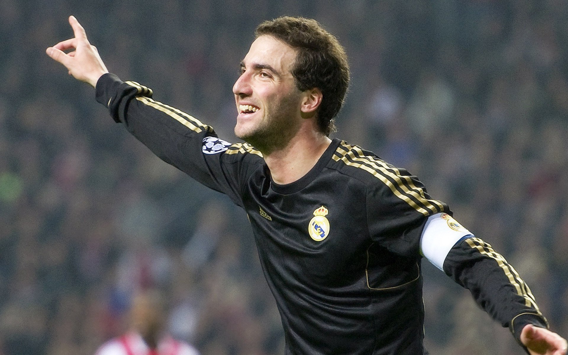 赛道上的绝对统治，拉塞尔领军迈凯伦横扫哈斯车队